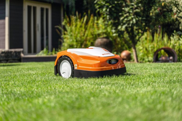 ROBOT STIHL MI 422 - 800 MQ.