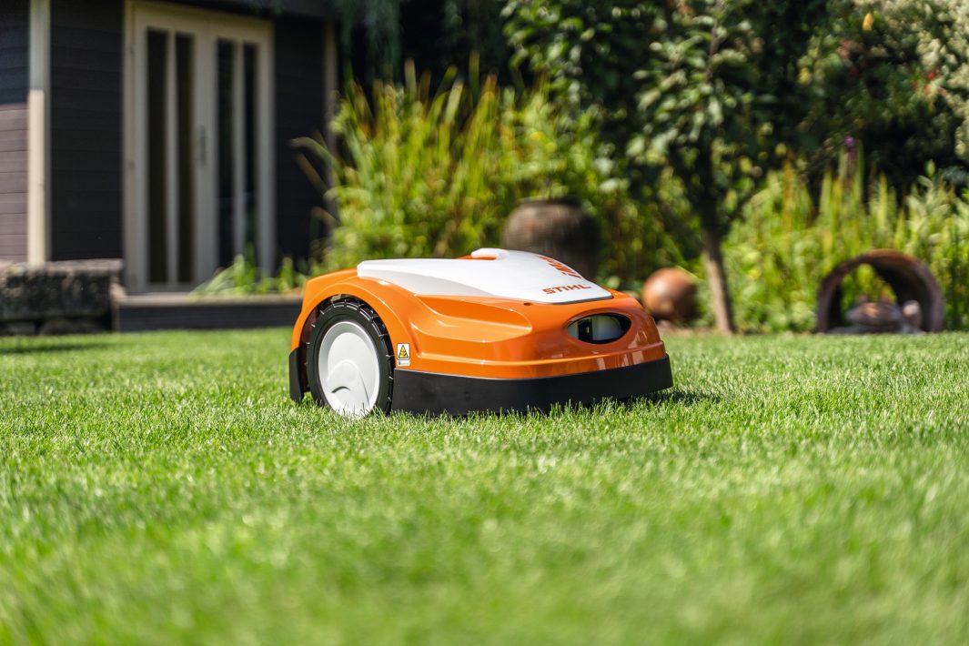 ROBOT STIHL MI 422 - 800 MQ.
